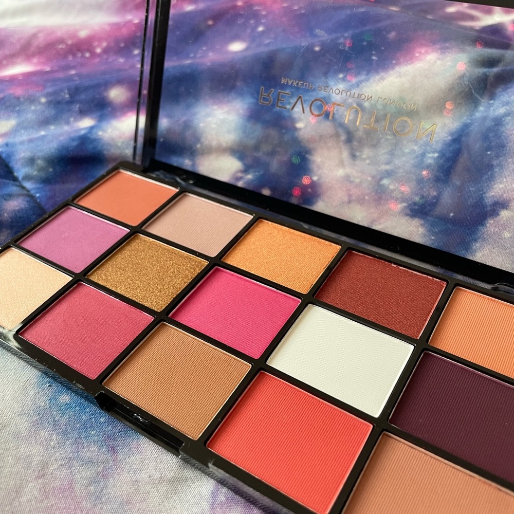 🚨Revolution Makeup Palette NEW